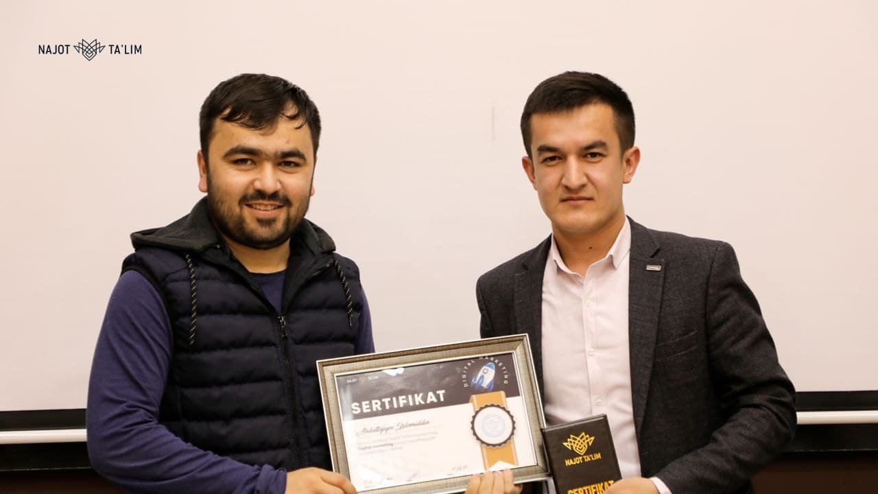 Najot Ta'lim Digital Marketing kursi sertifikatini topshirish marosimi